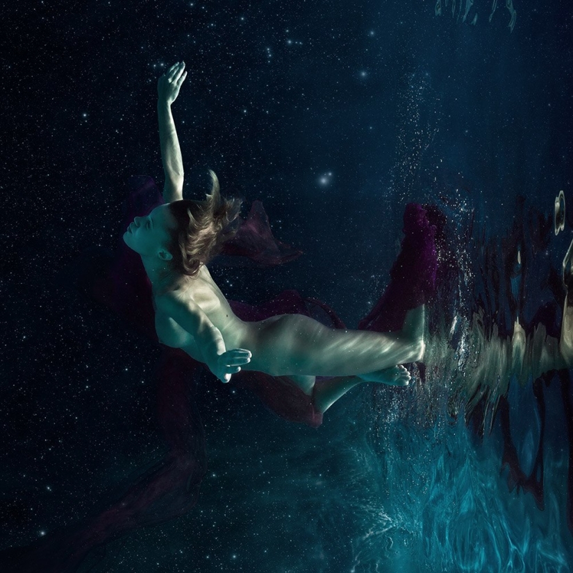 The Element of Water and the Beauty of the Female Body in Dmitry Laudin's Photographs The Element of Water and the Beauty of the Female Body in Dmitry Laudin's Photographs
