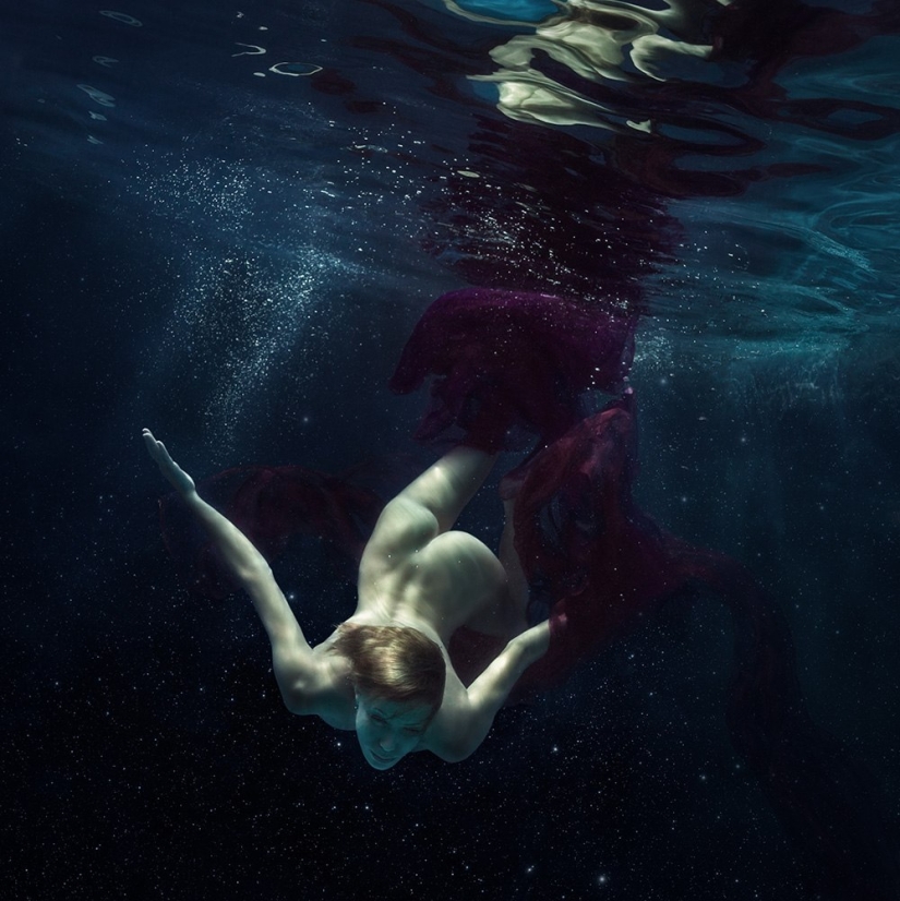 The Element of Water and the Beauty of the Female Body in Dmitry Laudin's Photographs The Element of Water and the Beauty of the Female Body in Dmitry Laudin's Photographs