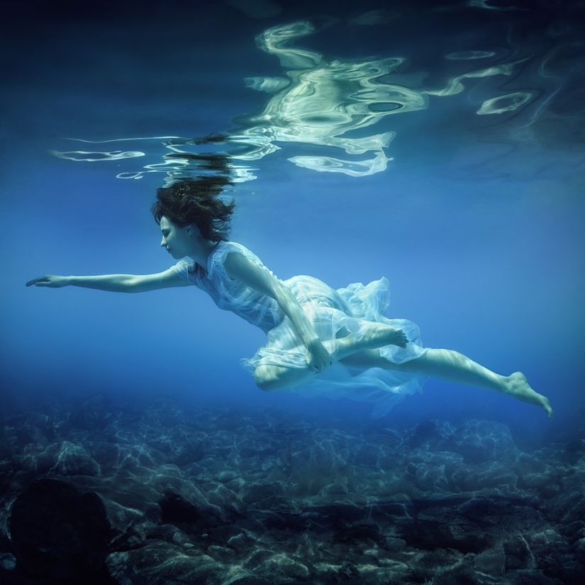 The Element of Water and the Beauty of the Female Body in Dmitry Laudin's Photographs The Element of Water and the Beauty of the Female Body in Dmitry Laudin's Photographs