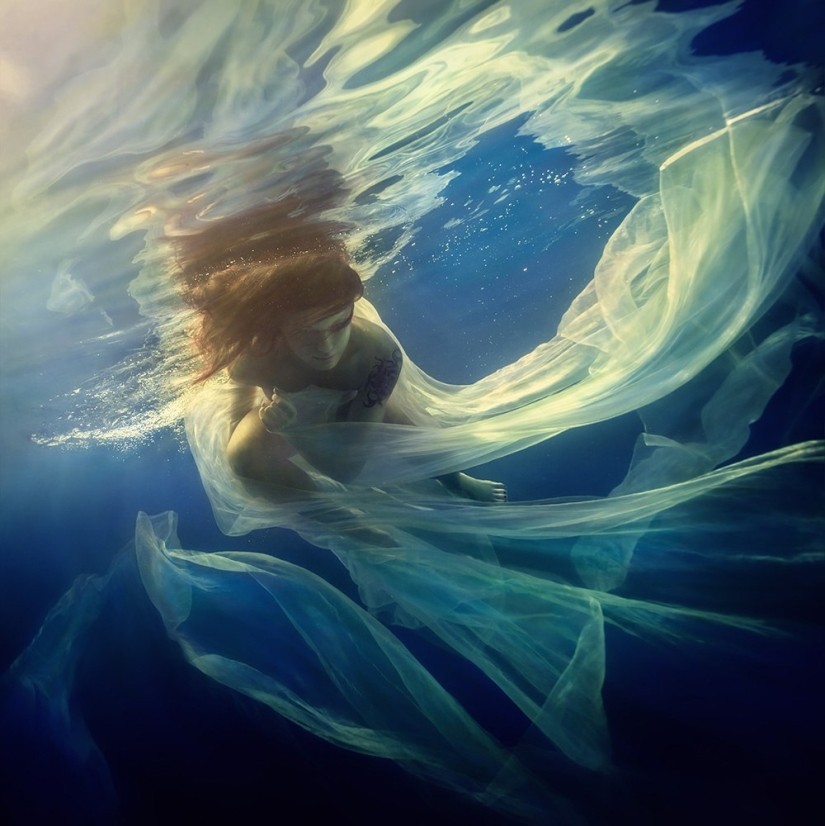 The Element of Water and the Beauty of the Female Body in Dmitry Laudin's Photographs The Element of Water and the Beauty of the Female Body in Dmitry Laudin's Photographs
