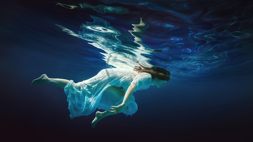 The Element of Water and the Beauty of the Female Body in Dmitry Laudin's Photographs The Element of Water and the Beauty of the Female Body in Dmitry Laudin's Photographs