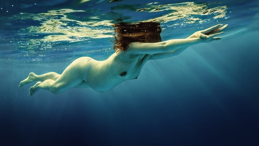 The Element of Water and the Beauty of the Female Body in Dmitry Laudin's Photographs The Element of Water and the Beauty of the Female Body in Dmitry Laudin's Photographs