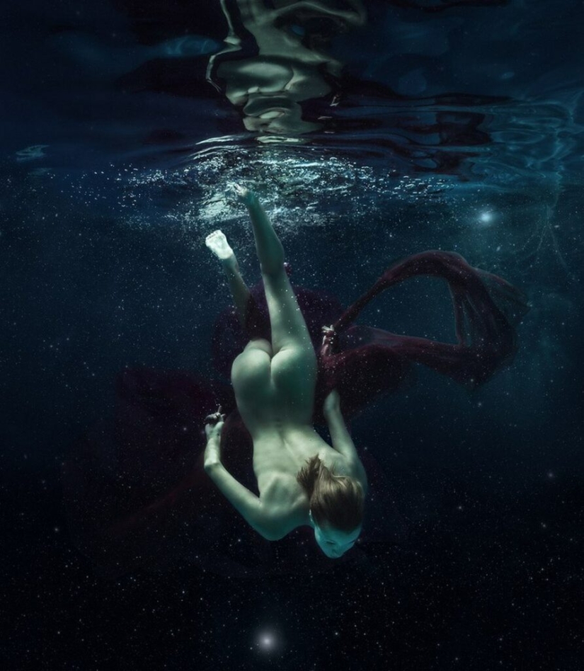 The Element of Water and the Beauty of the Female Body in Dmitry Laudin's Photographs The Element of Water and the Beauty of the Female Body in Dmitry Laudin's Photographs