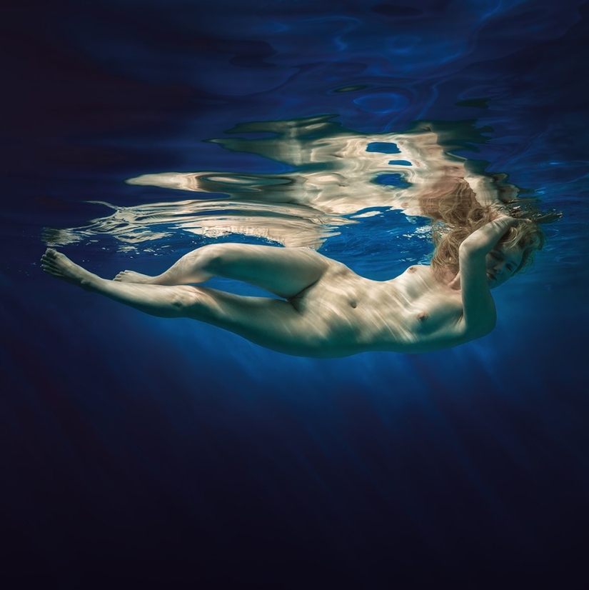 The Element of Water and the Beauty of the Female Body in Dmitry Laudin's Photographs The Element of Water and the Beauty of the Female Body in Dmitry Laudin's Photographs
