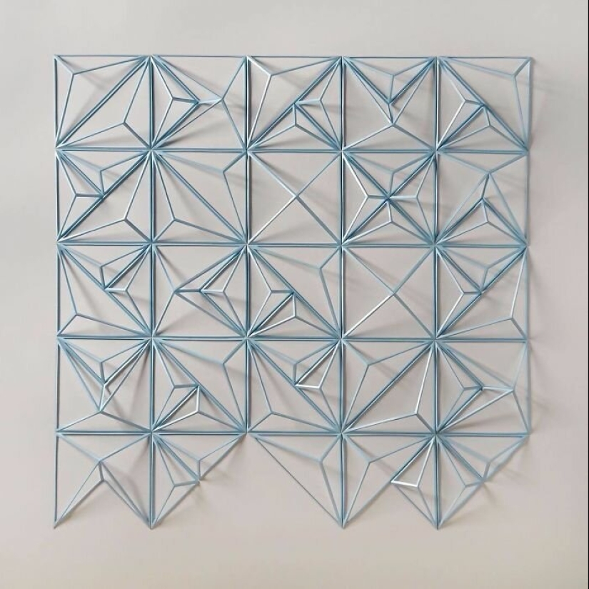 The engineer creates from paper geometric paintings and gifs, from which the eyes go crazy The engineer creates from paper geometric paintings and gifs, from which the eyes go crazy