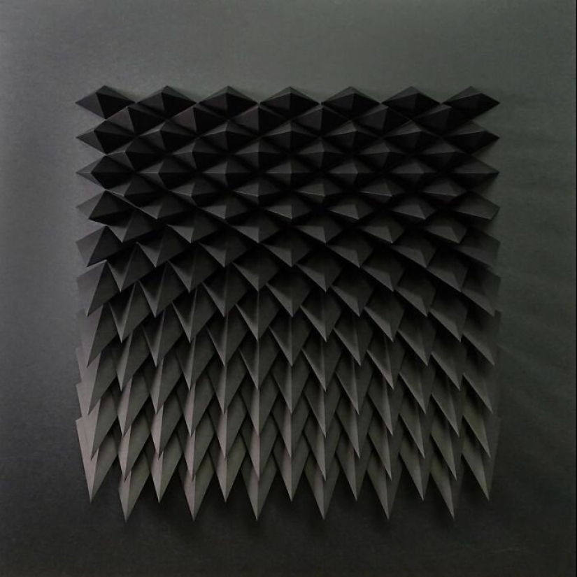 The engineer creates from paper geometric paintings and gifs, from which the eyes go crazy The engineer creates from paper geometric paintings and gifs, from which the eyes go crazy