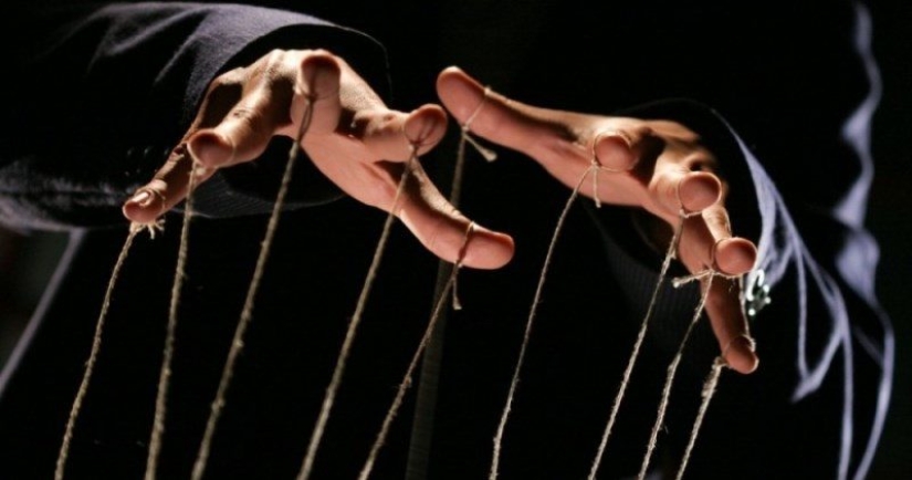 The expert called 10 ways to control the masses, which actively uses the power The expert called 10 ways to control the masses, which actively uses the power