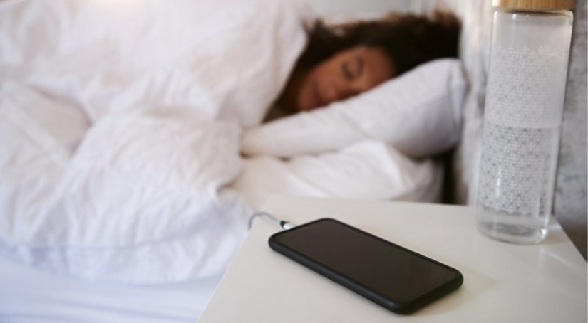 The expert explained why it is impossible to charge your smartphone overnight The expert explained why it is impossible to charge your smartphone overnight