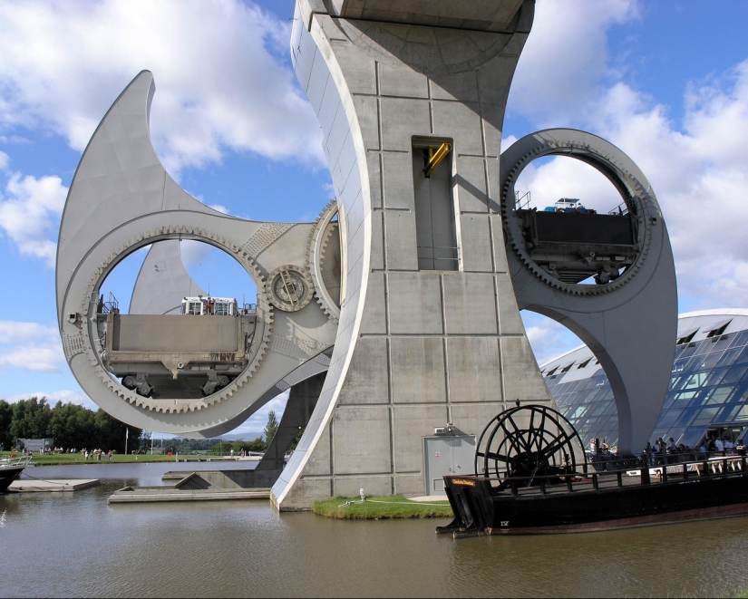 The Falkirk Wheel is a unique rotating structure that lifts entire ships The Falkirk Wheel is a unique rotating structure that lifts entire ships