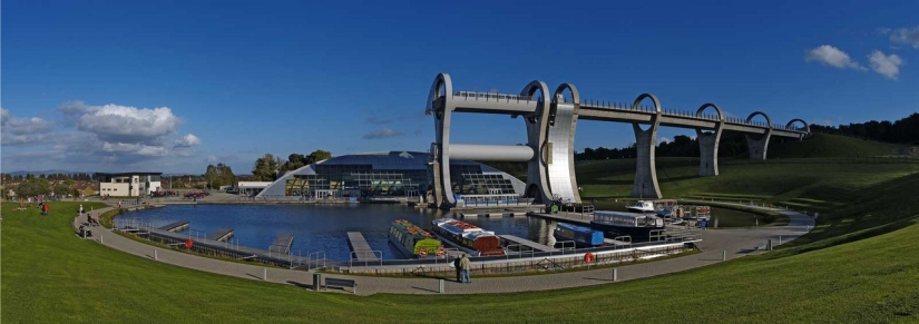 The Falkirk Wheel is a unique rotating structure that lifts entire ships The Falkirk Wheel is a unique rotating structure that lifts entire ships