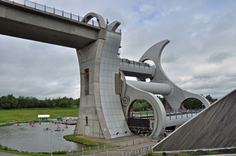 The Falkirk Wheel is a unique rotating structure that lifts entire ships The Falkirk Wheel is a unique rotating structure that lifts entire ships
