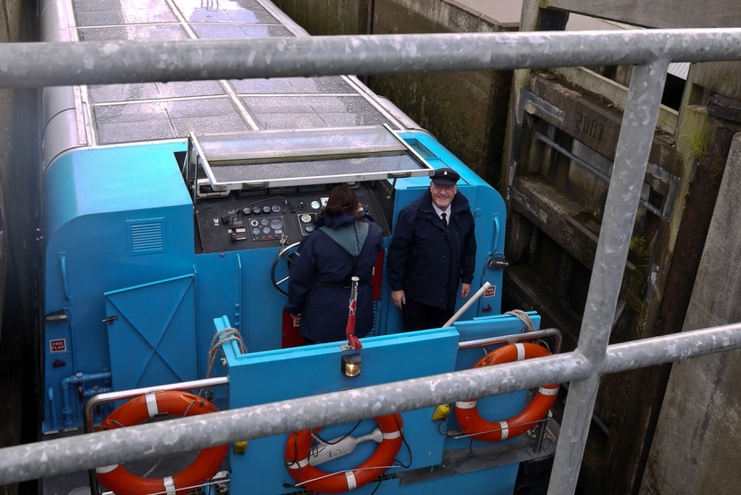 The Falkirk Wheel is a unique rotating structure that lifts entire ships The Falkirk Wheel is a unique rotating structure that lifts entire ships