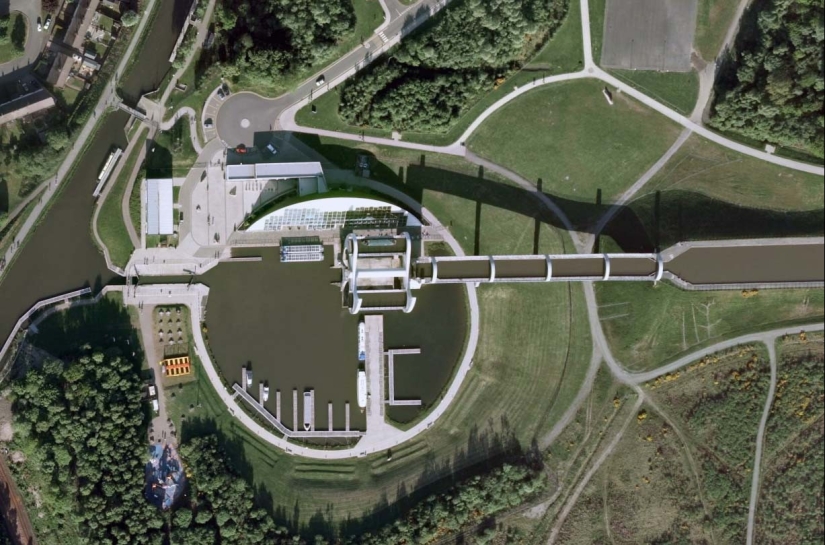 The Falkirk Wheel is a unique rotating structure that lifts entire ships The Falkirk Wheel is a unique rotating structure that lifts entire ships