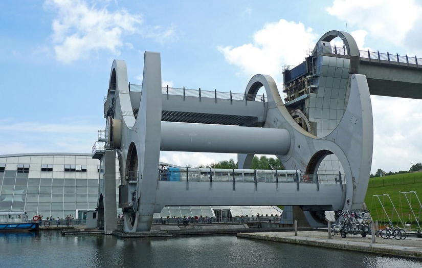 The Falkirk Wheel is a unique rotating structure that lifts entire ships The Falkirk Wheel is a unique rotating structure that lifts entire ships