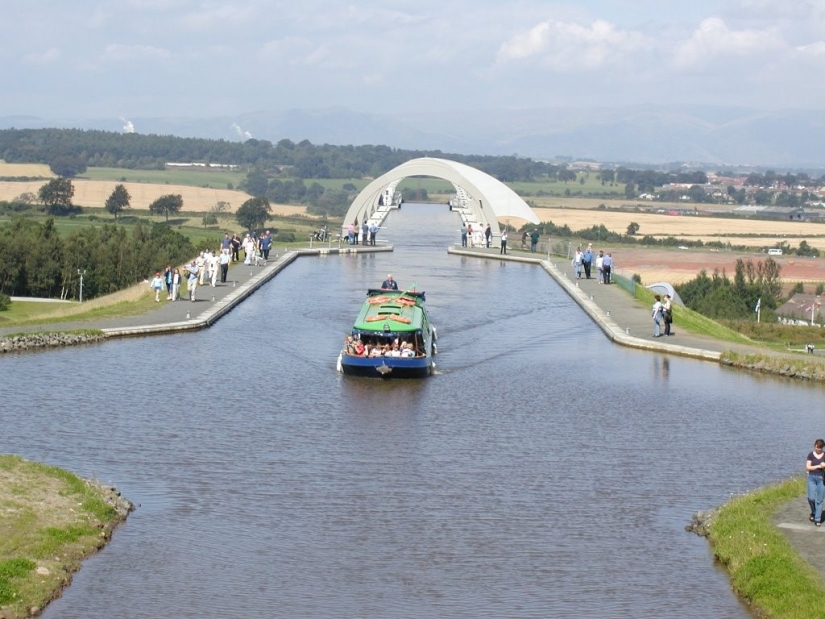 The Falkirk Wheel is a unique rotating structure that lifts entire ships The Falkirk Wheel is a unique rotating structure that lifts entire ships