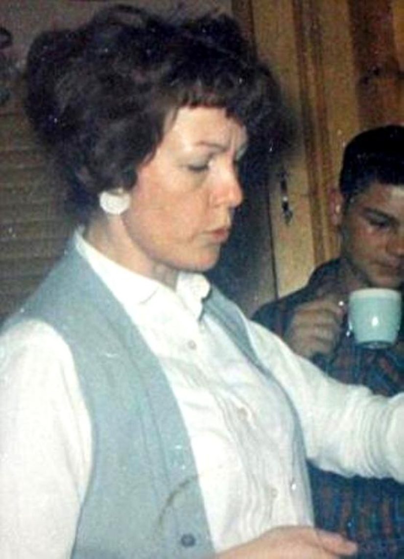 The fate of Timmie Jean Lindsay, the first woman to have breast augmentation