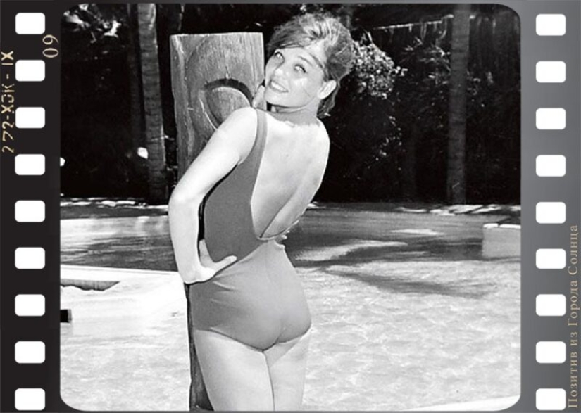 The first beauties of Soviet cinema in swimsuits on vacation