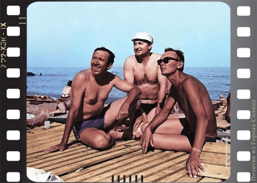 The first beauties of Soviet cinema in swimsuits on vacation