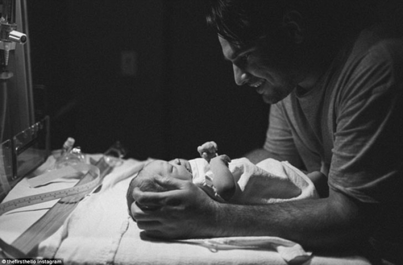 The First "Hello": A Photo Project About the First Meeting of a Mother and Baby