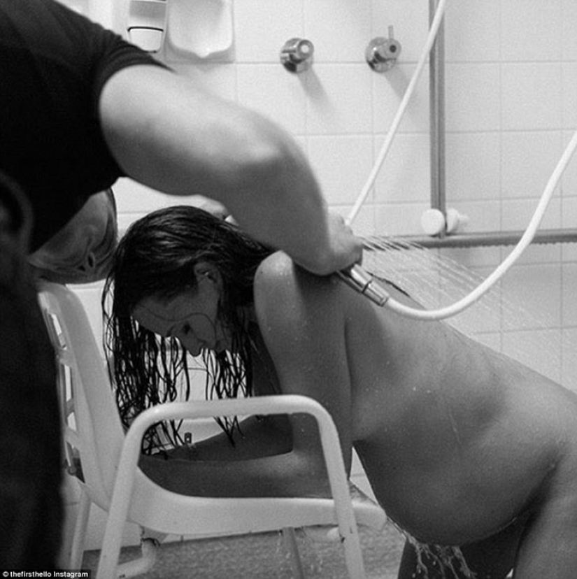 The First "Hello": A Photo Project About the First Meeting of a Mother and Baby