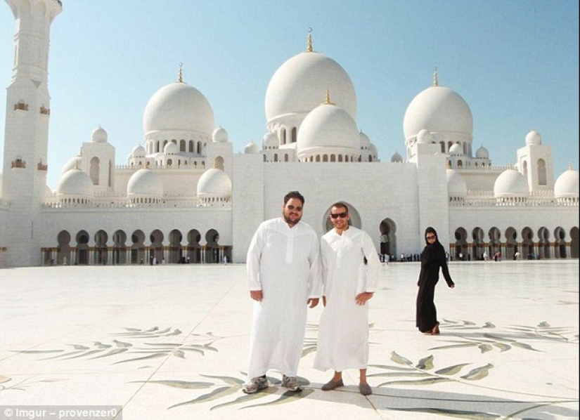 The funniest photobombs in vacation pictures