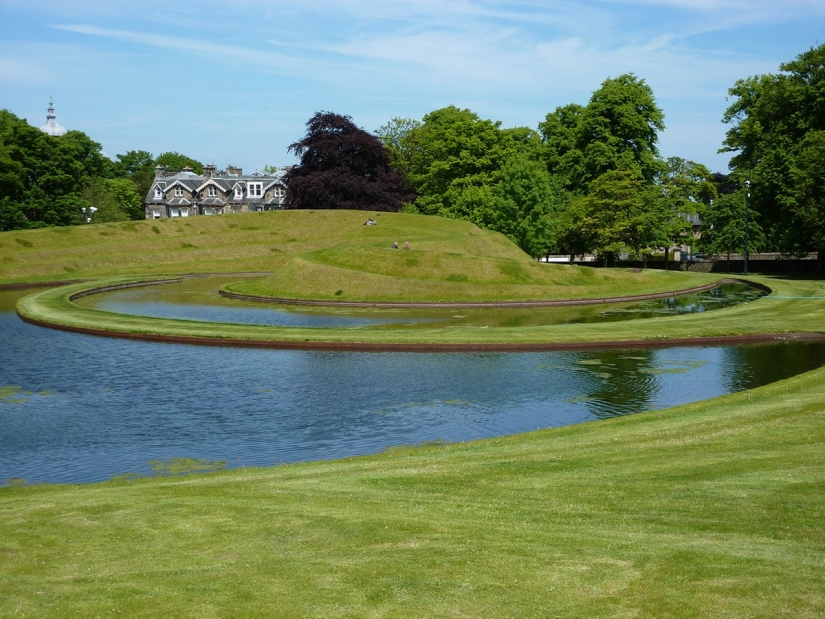 The garden of cosmic speculation Charles Jencks The garden of cosmic speculation Charles Jencks