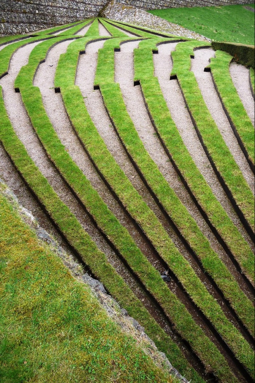 The garden of cosmic speculation Charles Jencks The garden of cosmic speculation Charles Jencks