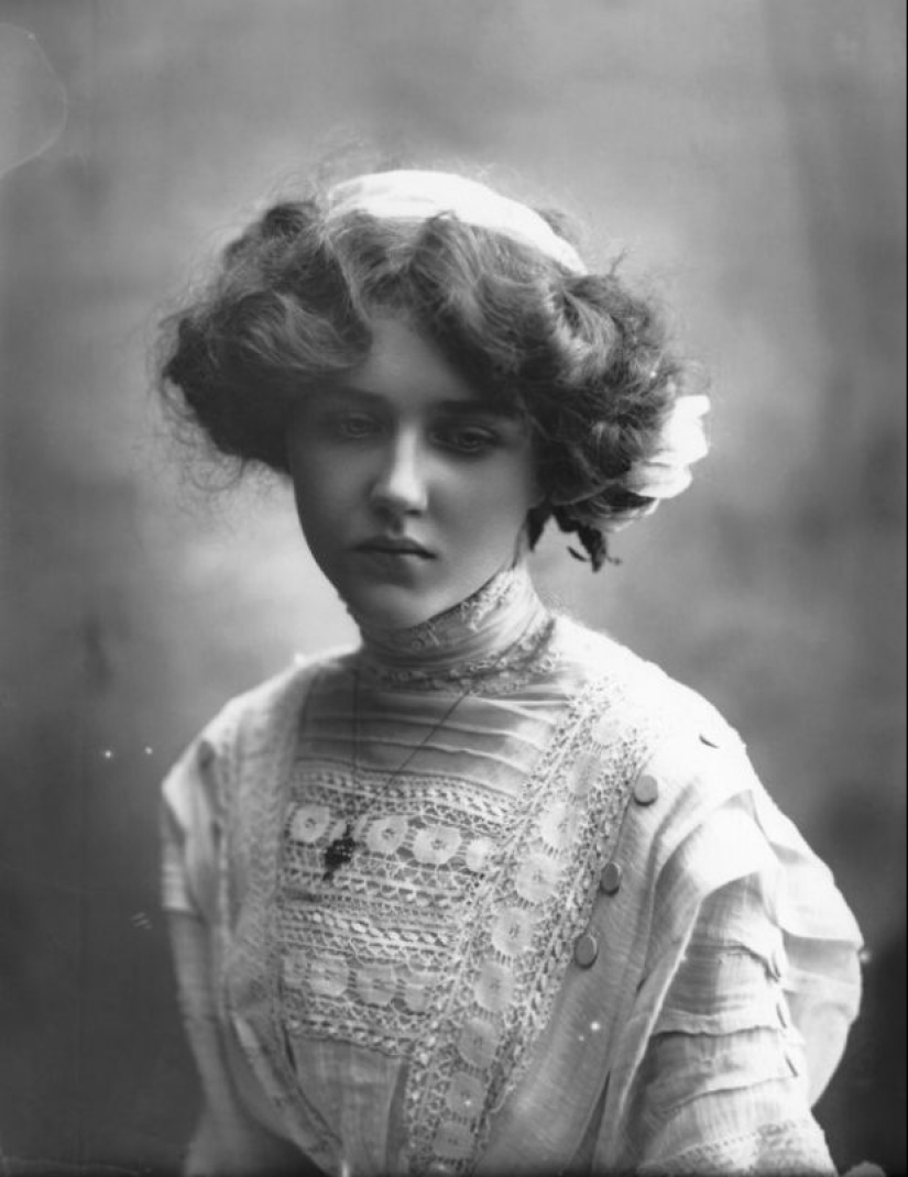 The genius of pure beauty: natural appeal of British girls in the beginning of XX century The genius of pure beauty: natural appeal of British girls in the beginning of XX century