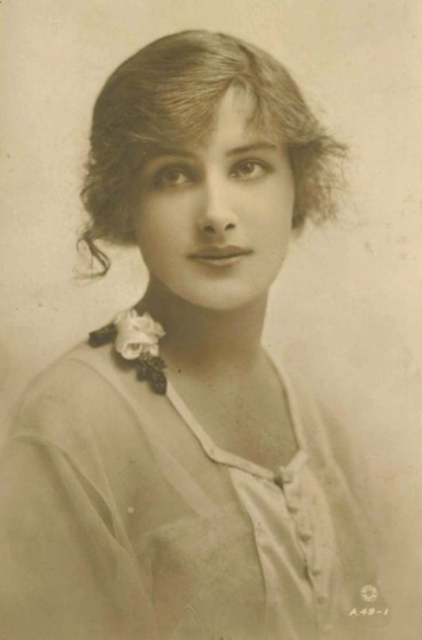 The genius of pure beauty: natural appeal of British girls in the beginning of XX century The genius of pure beauty: natural appeal of British girls in the beginning of XX century