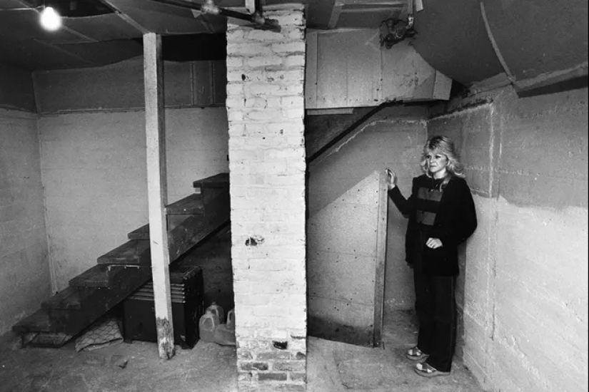 The Girl in the Box: The Story of Colleen Stan, Who Lived in a Maniac&#39;s House for 7 Years