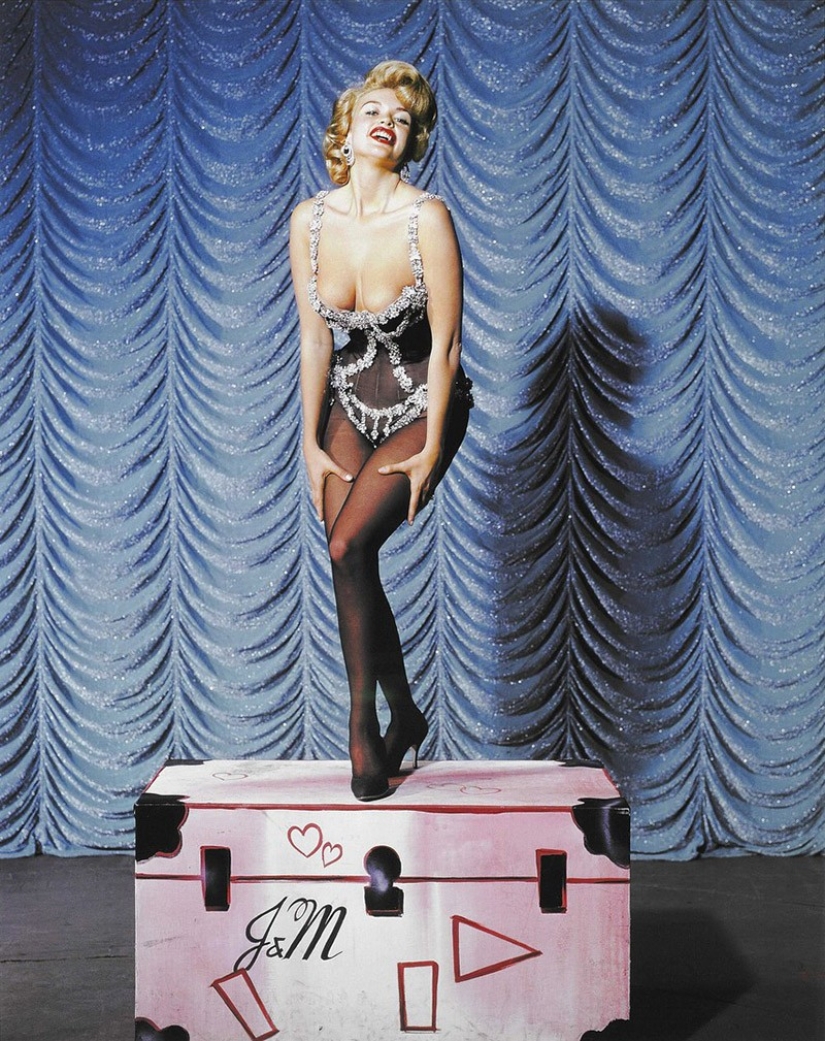 The girls who set the tone for 1950s pinup fashion