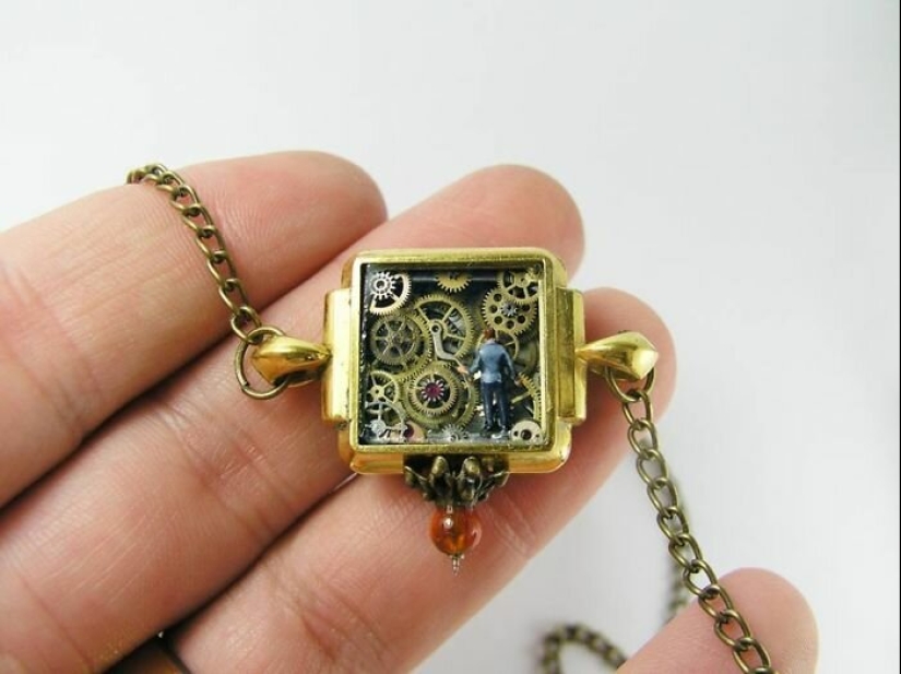 The Greek master Gregory Grozos creates miniature worlds within hours