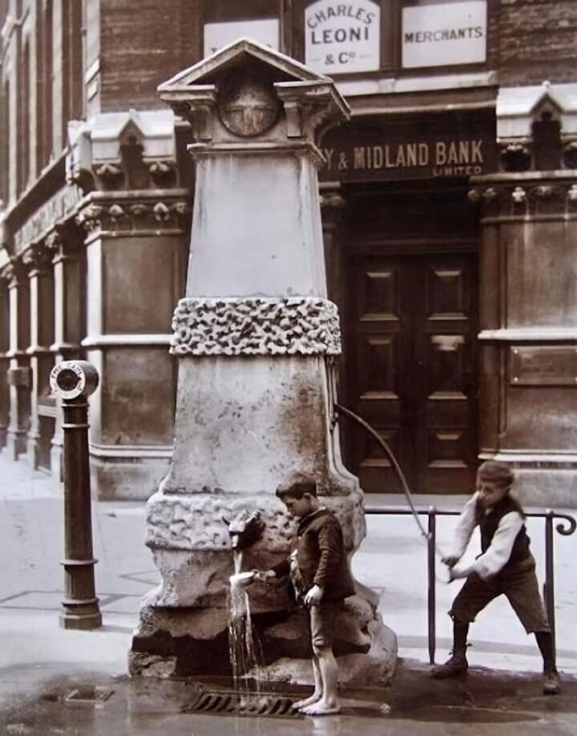 The Horrific Story of London's 'Death Pump' That Poisoned Thousands of Citizens The Horrific Story of London's 'Death Pump' That Poisoned Thousands of Citizens