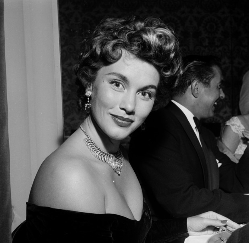 The Kiss of Death, or The story of one photo taken minutes before the tragedy The Kiss of Death, or The story of one photo taken minutes before the tragedy