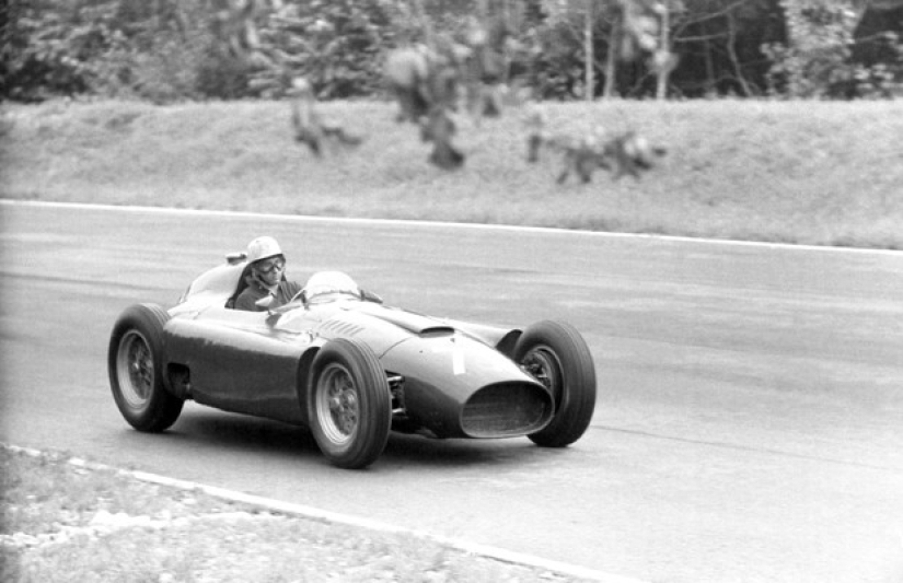 The Kiss of Death, or The story of one photo taken minutes before the tragedy The Kiss of Death, or The story of one photo taken minutes before the tragedy