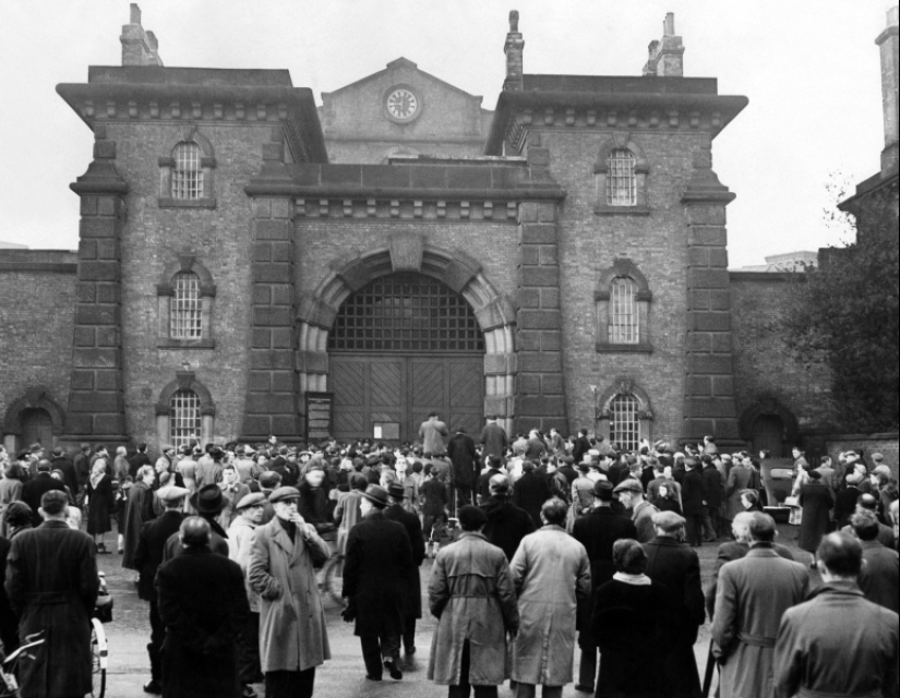 The latest suicide bomber in Britain: what were executed the former model and mother of two Ruth Ellis