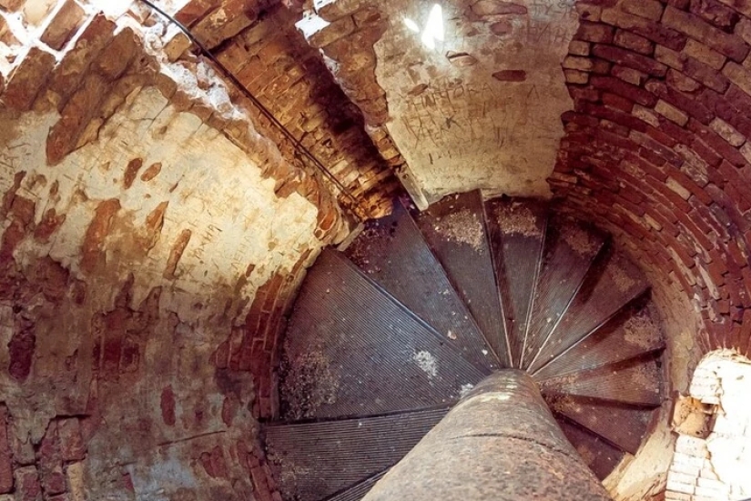 The miracle in the desert: both in 30 km from the sea near Astrakhan appeared lighthouse