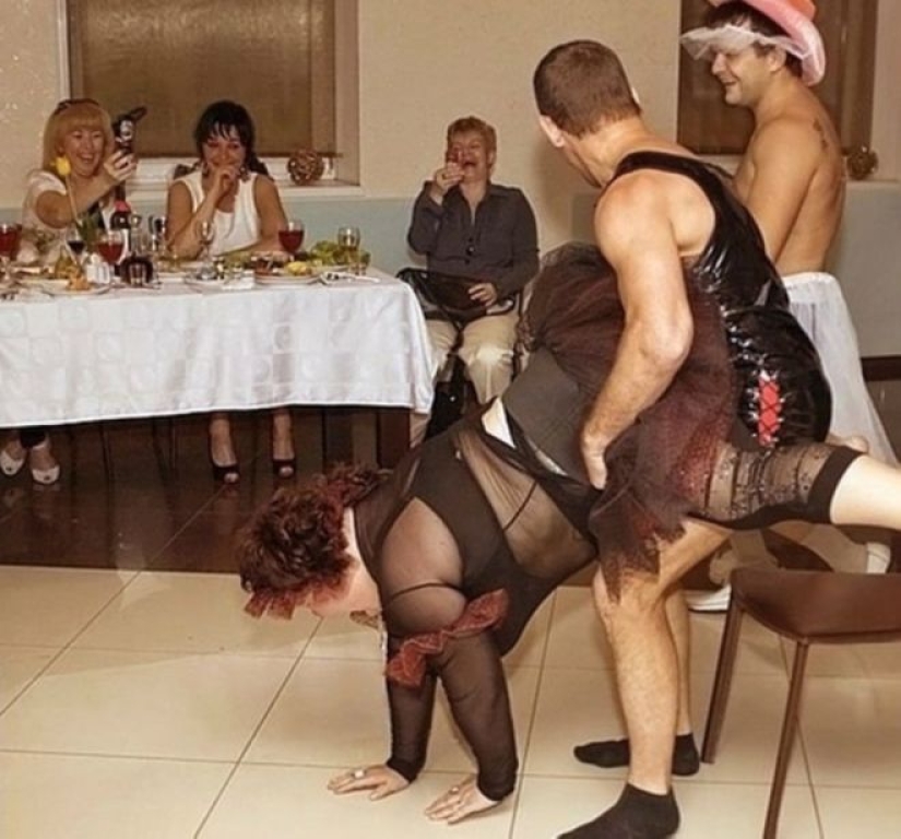 The most bizarre competitions at the wedding: 25 photos that all ashamed The most bizarre competitions at the wedding: 25 photos that all ashamed