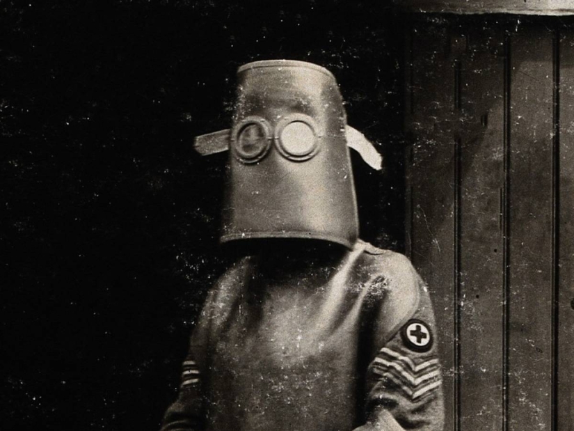 The most frightening, unusual and sinister uniform in history The most frightening, unusual and sinister uniform in history