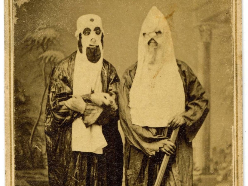 The most frightening, unusual and sinister uniform in history The most frightening, unusual and sinister uniform in history