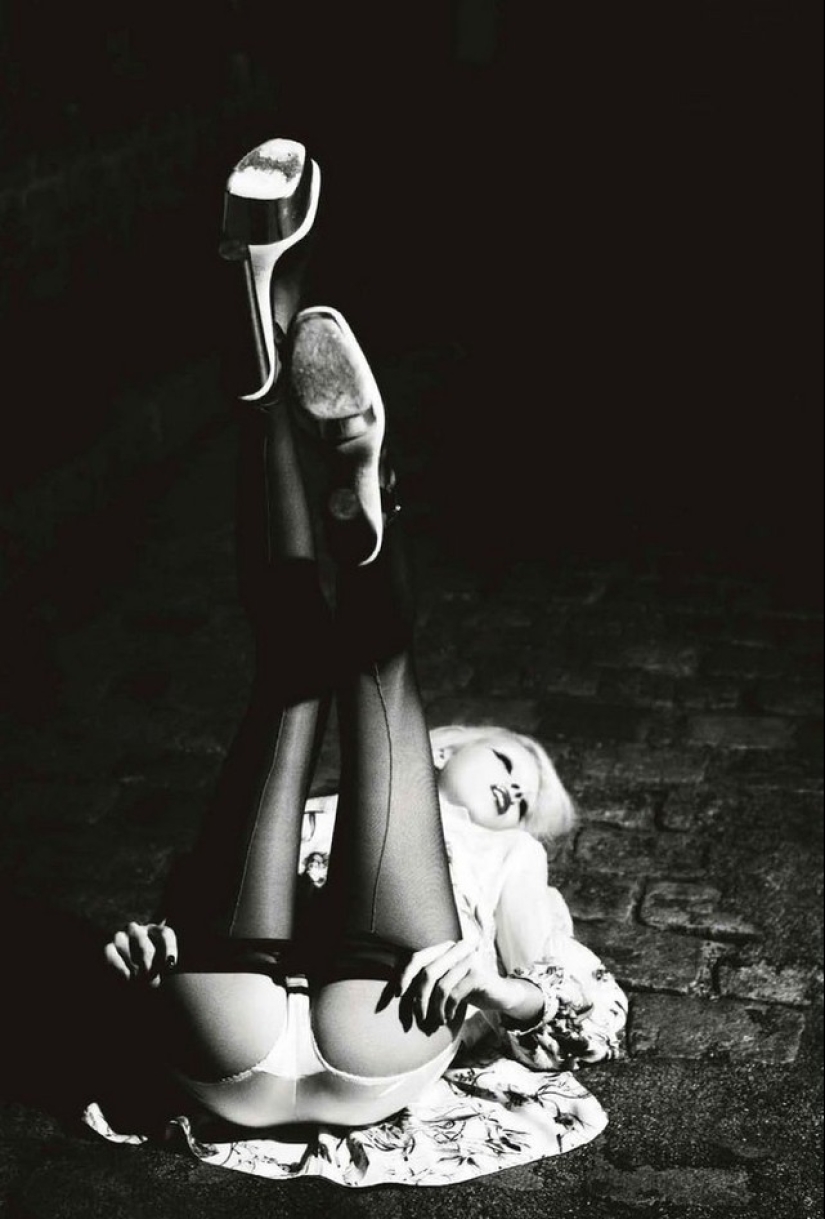 The mystery of femininity in erotic photographs by Ellen von Unwerth The mystery of femininity in erotic photographs by Ellen von Unwerth