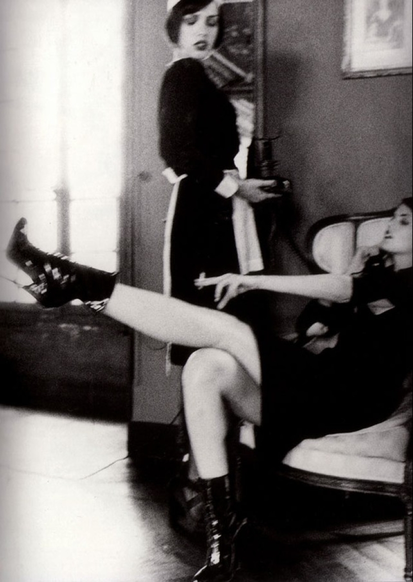 The mystery of femininity in erotic photographs by Ellen von Unwerth The mystery of femininity in erotic photographs by Ellen von Unwerth