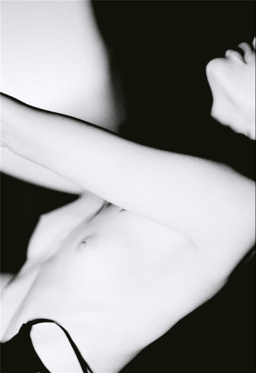 The mystery of femininity in erotic photographs by Ellen von Unwerth The mystery of femininity in erotic photographs by Ellen von Unwerth