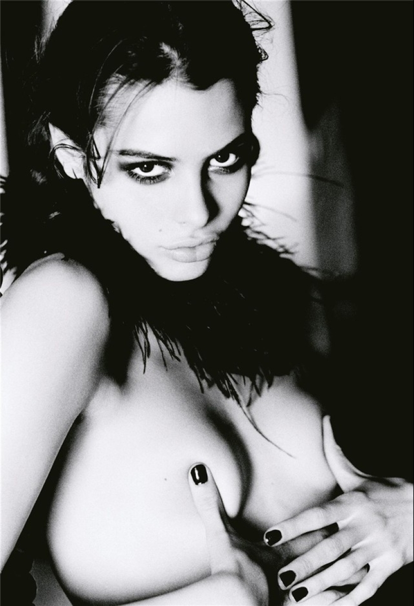 The mystery of femininity in erotic photographs by Ellen von Unwerth The mystery of femininity in erotic photographs by Ellen von Unwerth