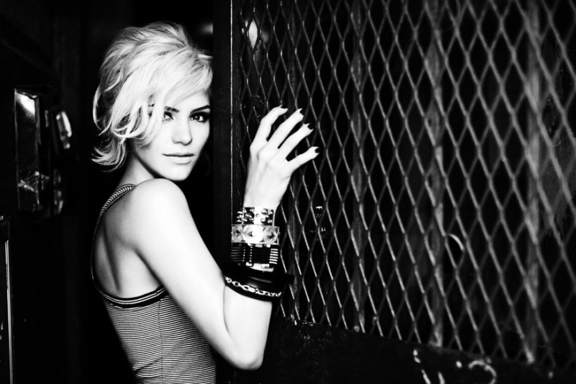 The mystery of femininity in erotic photographs by Ellen von Unwerth The mystery of femininity in erotic photographs by Ellen von Unwerth