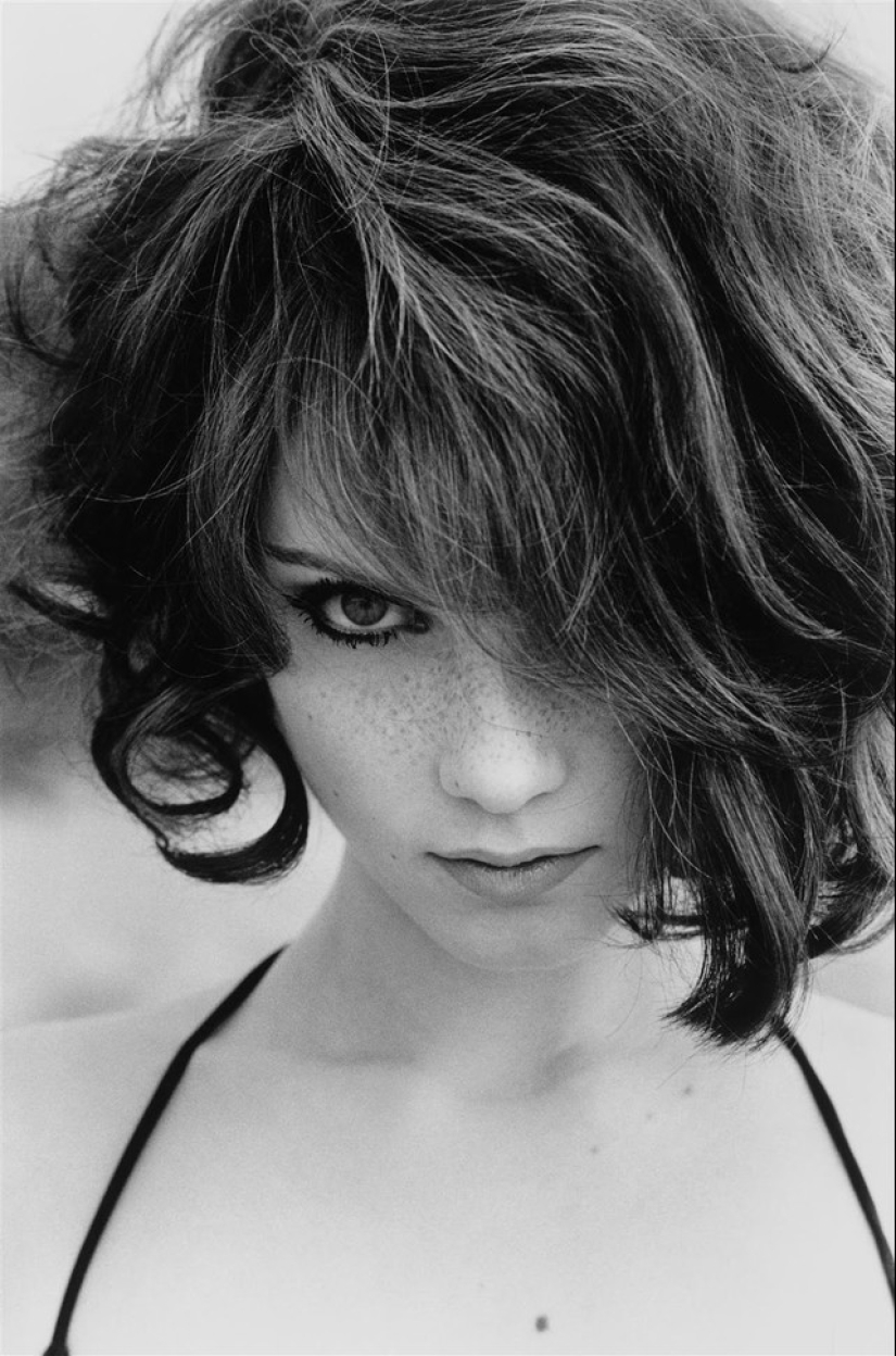 The mystery of femininity in erotic photographs by Ellen von Unwerth The mystery of femininity in erotic photographs by Ellen von Unwerth