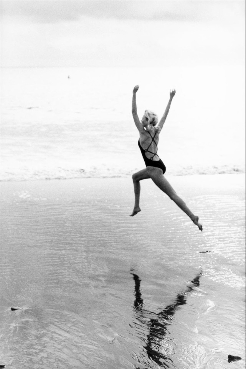 The mystery of femininity in erotic photographs by Ellen von Unwerth The mystery of femininity in erotic photographs by Ellen von Unwerth