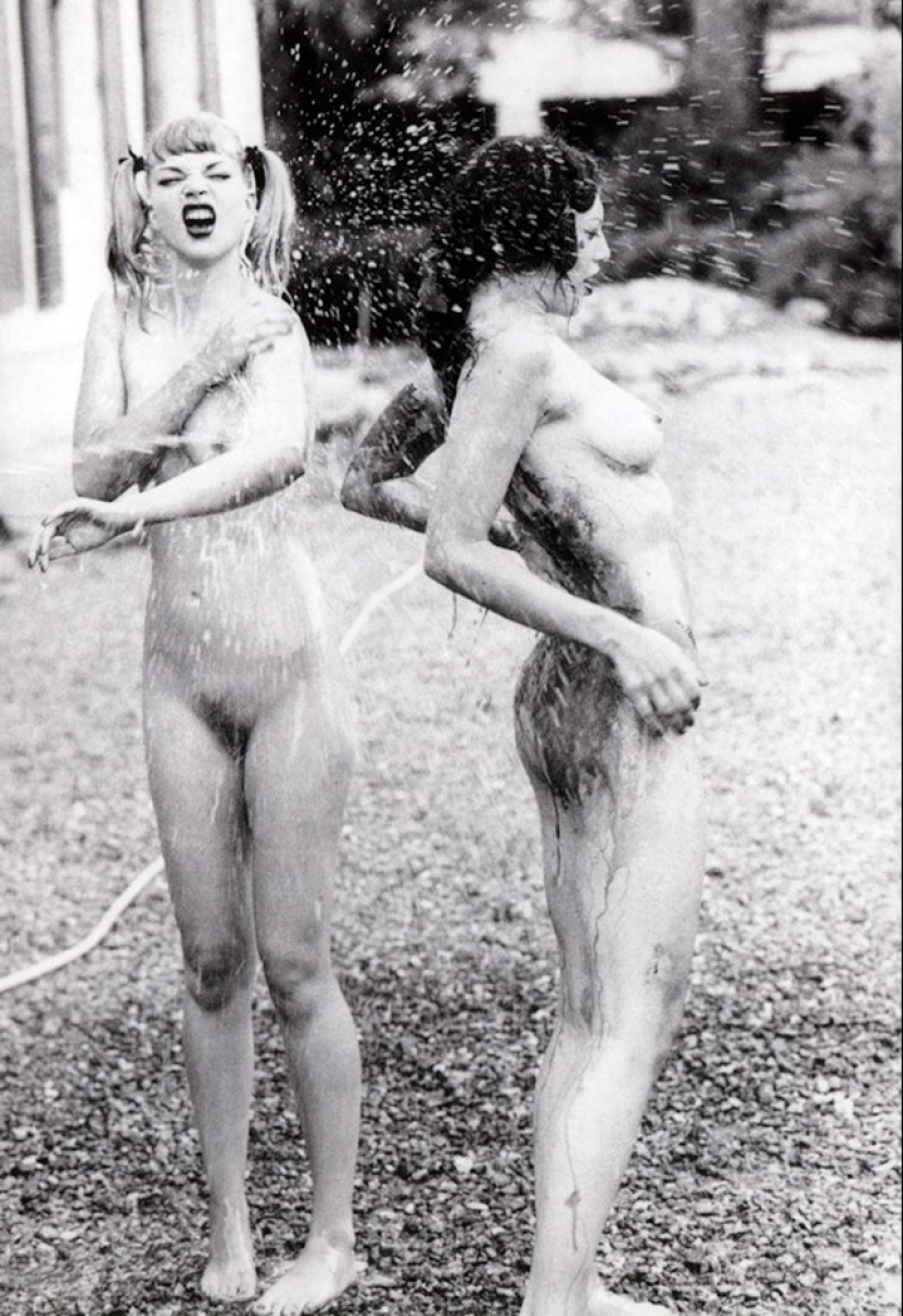 The mystery of femininity in erotic photographs by Ellen von Unwerth The mystery of femininity in erotic photographs by Ellen von Unwerth