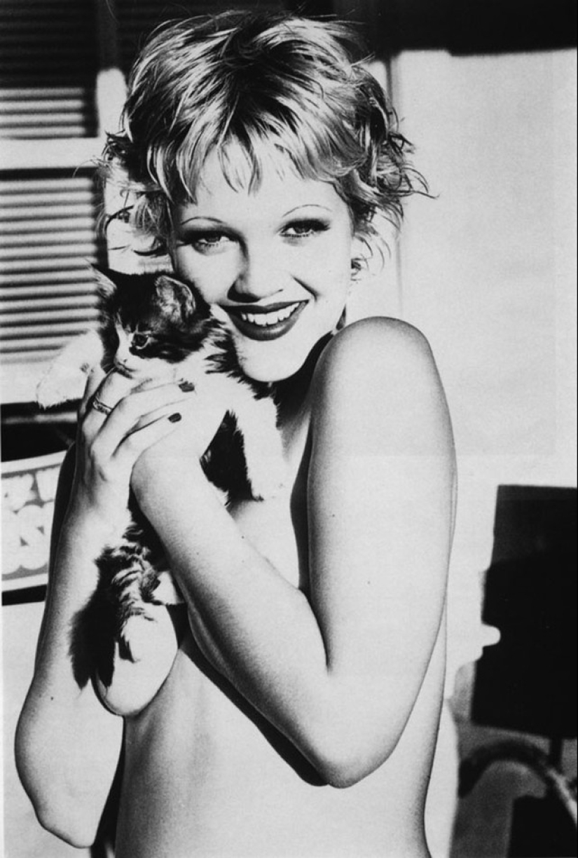 The mystery of femininity in erotic photographs by Ellen von Unwerth The mystery of femininity in erotic photographs by Ellen von Unwerth