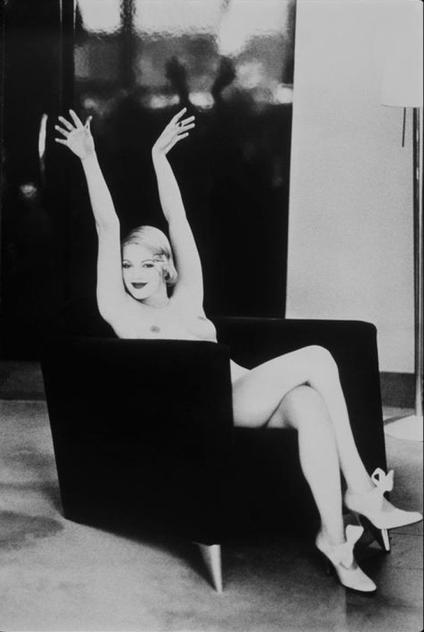 The mystery of femininity in erotic photographs by Ellen von Unwerth The mystery of femininity in erotic photographs by Ellen von Unwerth